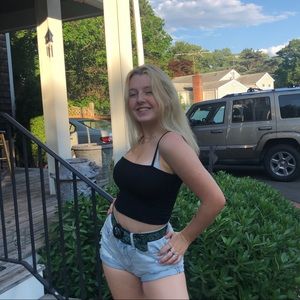 Meet your Posher, Claire